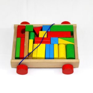 Houten blokkenkar met blokken