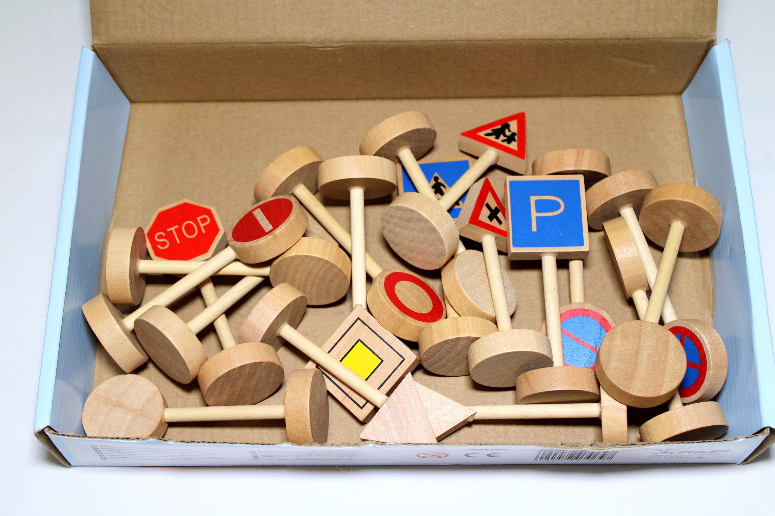 Houten verkeersborden