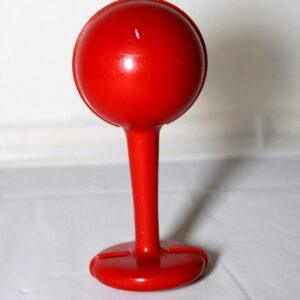 vintage rode plastic rammelaar