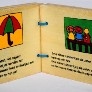 Houten kinderboekje